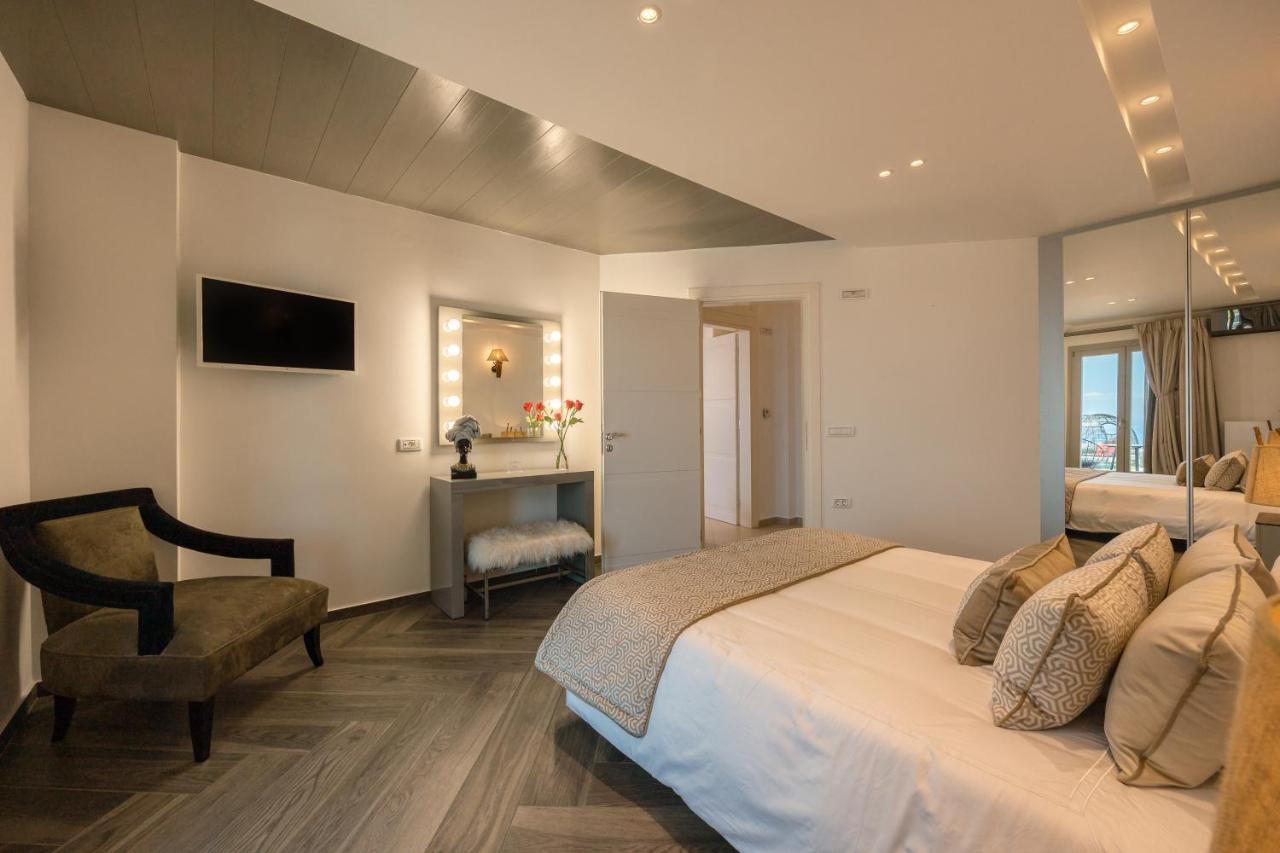 אימרוביגלי Santorini Grand Luxury Villas מראה חיצוני תמונה